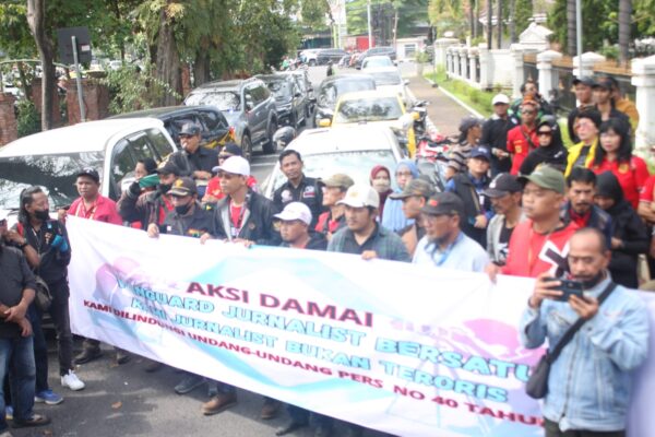 Aksi Kekerasan Terhadap Wartawan di Sidoarjo Berujung Damai, Setelah Gelar Aksi di Depan Kantor Bupati