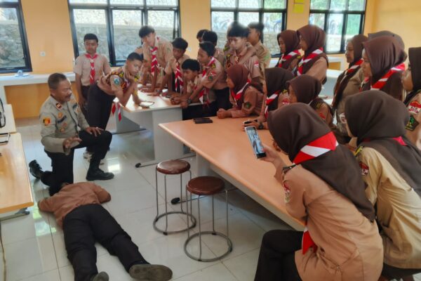 Polres Pasuruan Dorong Penguatan Karakter Pelajar Lewat Pembinaan Saka Bhayangkara di SMAN 1 Lumbang