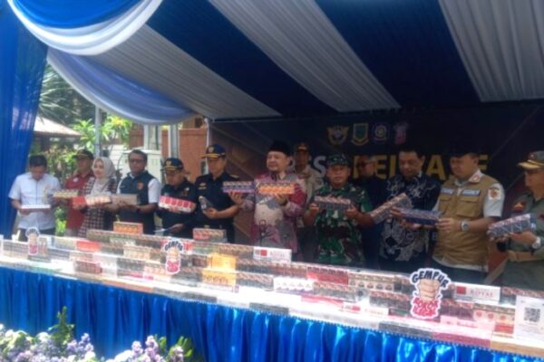 Bea Cukai dan Pemkot Mojokerto Musnahan Rokok Ilegal