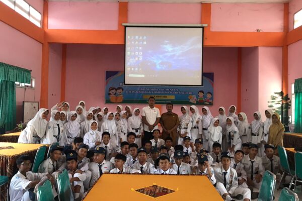 Satresnarkoba Polres Pasuruan Gelar Penyuluhan Bahaya Narkoba di SMPN 1 Bangil