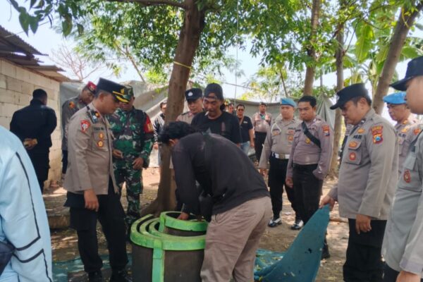 Polres Pasuruan Bersihkan Arena Sabung Ayam di 2 Lokasi, Pemilik Lahan Tanda Tangani Surat Pernyataan