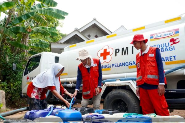 PMI Kabupaten Pasuruan Salurkan 100.000 Liter Air Bersih untuk Warga Terdampak Kekeringan di Kecamatan Pasrepan