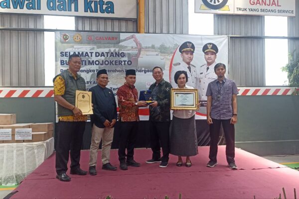 PT Calvary Dapat Penghargaan Perusahaan Tertib Ukur Dari Gus Bupati Mojokerto
