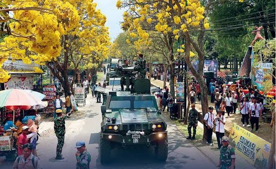 Kolaborasi Indah Pariwisata dan Arhanud Warnai Festival Tabebuya 2025