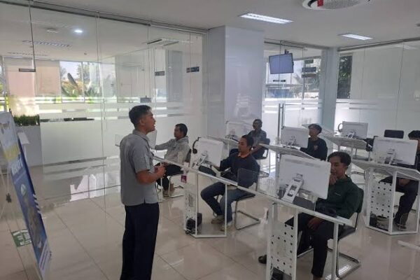 Polantas Menyapa, Satpas Prototype Polres Malang Beri Tips Safety Riding Bagi Pemohon